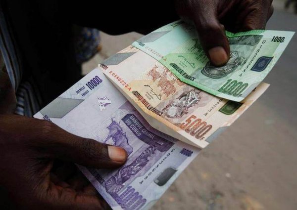 A trader displays Congolese currency bills in the Democratic Republic of Congo's capital Kinshasa, file. REUTERS/Jonny Hogg
